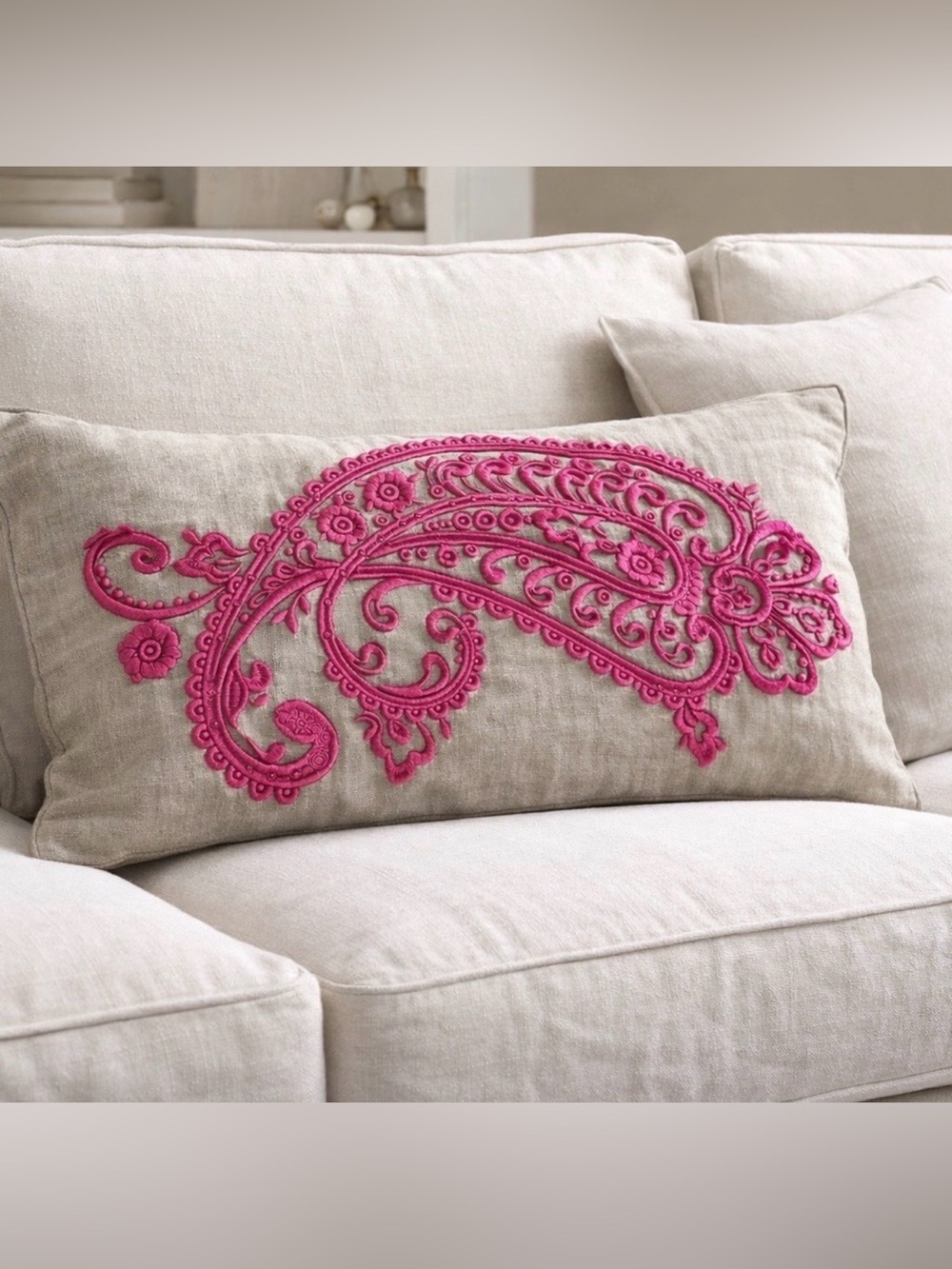 NWT Magaschoni Linen Embroidered Pillow Cover 12x20